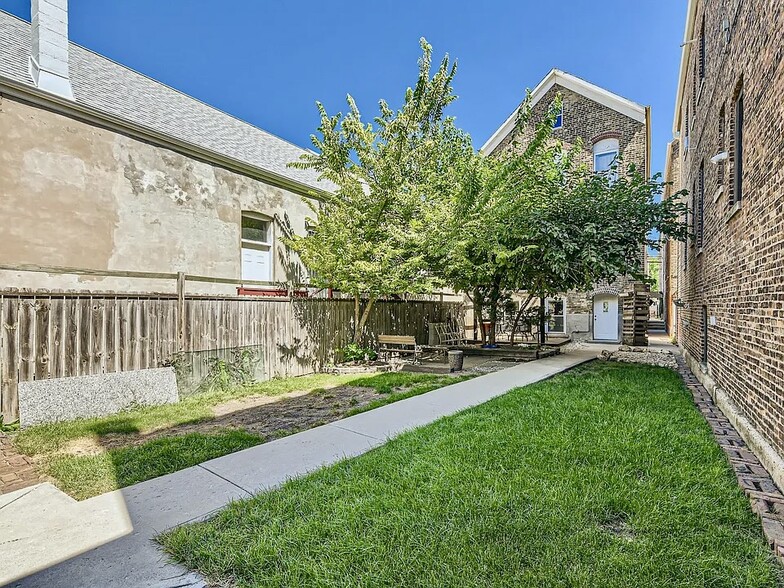 Building Photo - 2351 S Whipple St