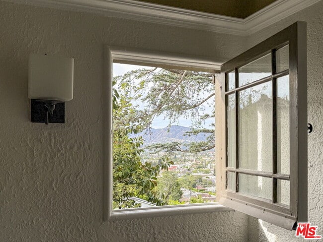 Building Photo - 1401 Dartmouth Dr