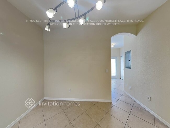 Building Photo - 187 E Thatch Palm Cir