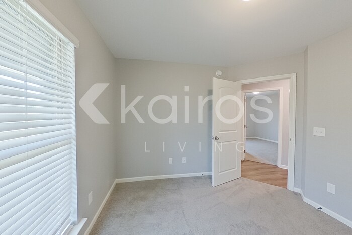 Building Photo - 749 Park Ln