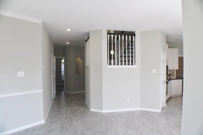 Building Photo - 2411 Rose Hollow Dr