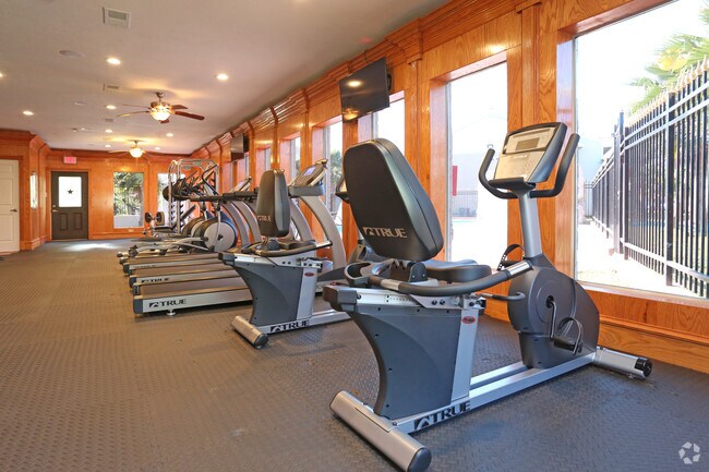 Fitness Facility - Falls of Braeswood