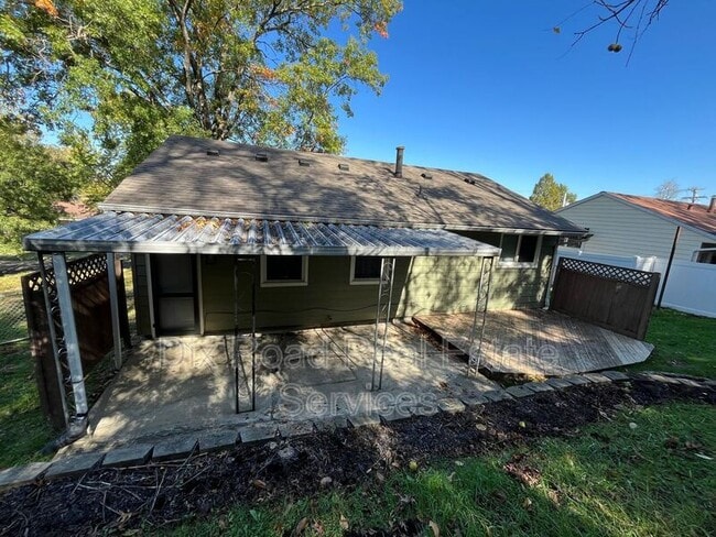 Building Photo - 921 Millikin St