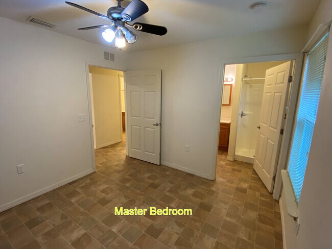 Building Photo - 154 Hurst St