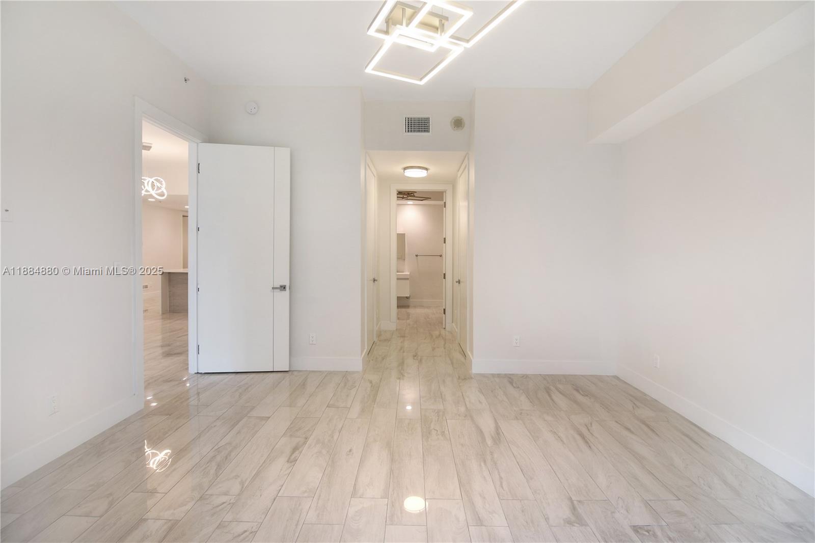 Building Photo - 14951 Royal Oaks Ln