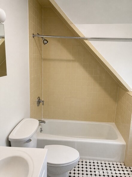 Building Photo - 205 Highland Ave