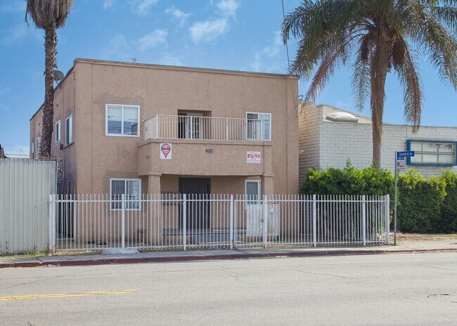 Building Photo - 1010 E Anaheim St