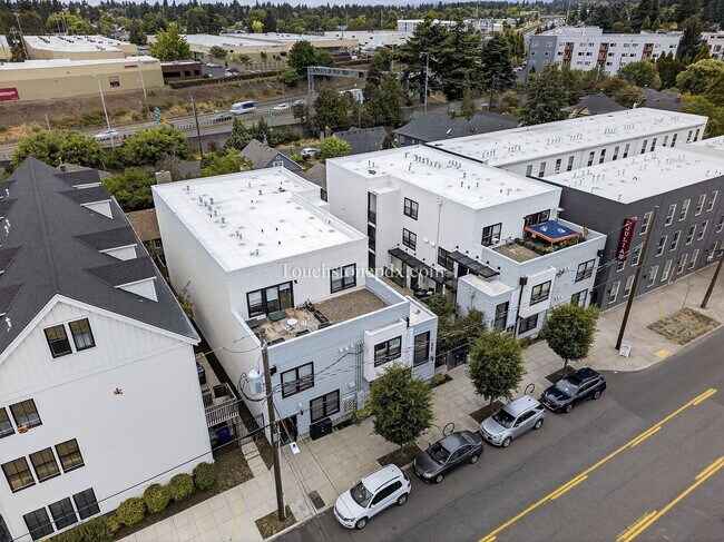 Building Photo - 5635 NE Glisan St