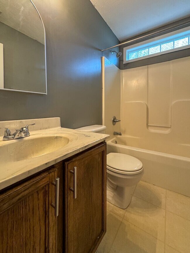 Building Photo - Charming 3 Bed 2 Bath Plus Bonus Room in Raeford