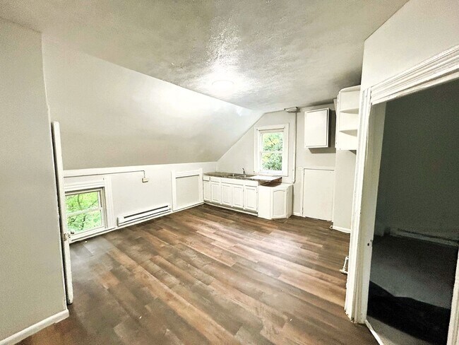 Building Photo - 7705 Star Ave