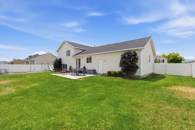 Building Photo - Gorgeous Lehi Home