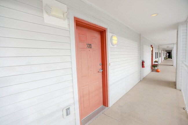 Building Photo - Downtown Norfolk Condo