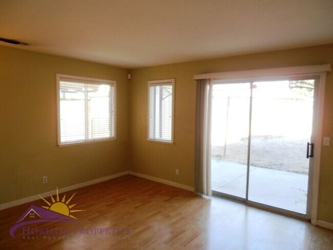 Building Photo - Spacious 3 Bed 2.5 Bath 1,959 Sq. Ft. Antelope Home