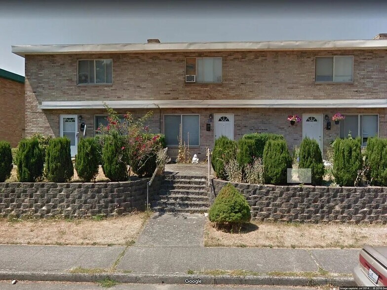 Triplex Townhouse - 9211 Woodlawn Ave N