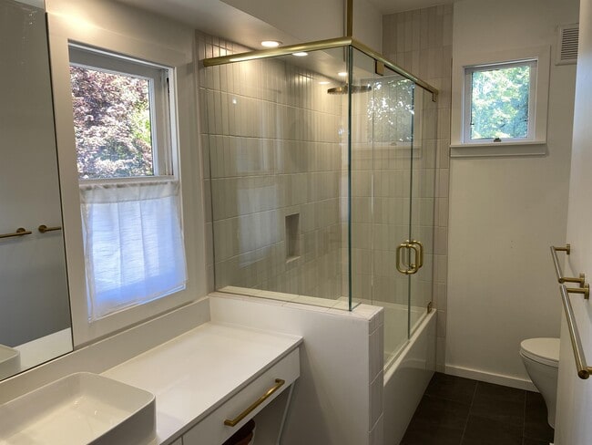 Building Photo - 1614 SE 22nd Ave