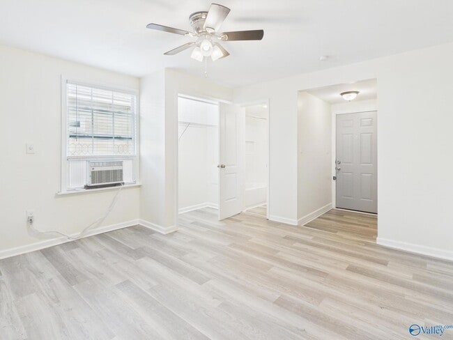 Building Photo - 2106 Levert St NE