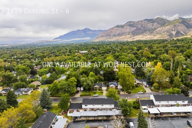 Building Photo - Stunning 3 Bed Ogden Townhome! No Deposit ...