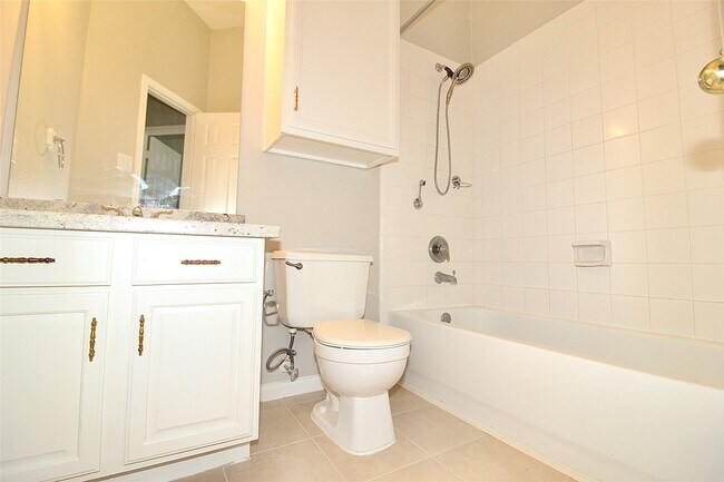 Building Photo - 915 Rock Springs Dr