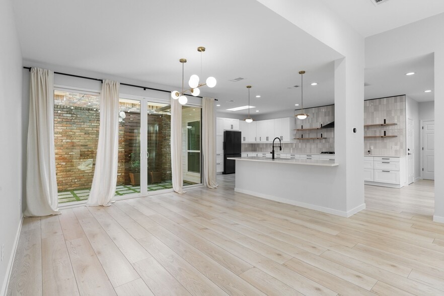 Building Photo - 14140 Regency Pl