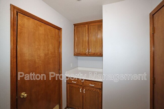 Building Photo - 7003 Sheldon Rd