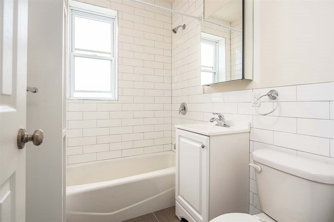 Building Photo - 86 Charles St