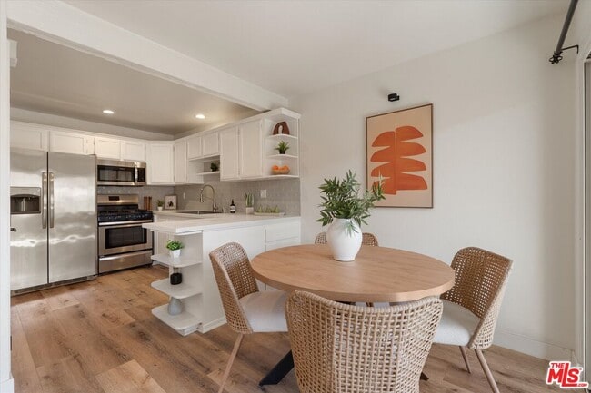 Building Photo - 2516 Arizona Ave