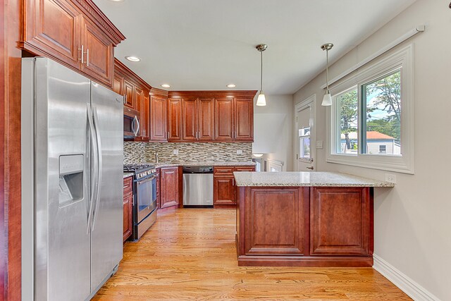 Building Photo - 585 Woodlawn St