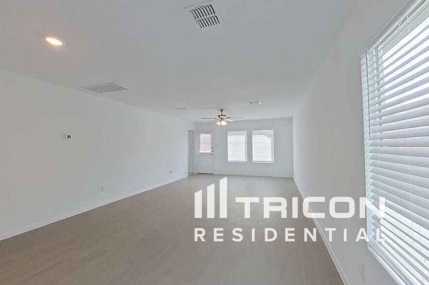 Building Photo - 907 Ponderosa Ln