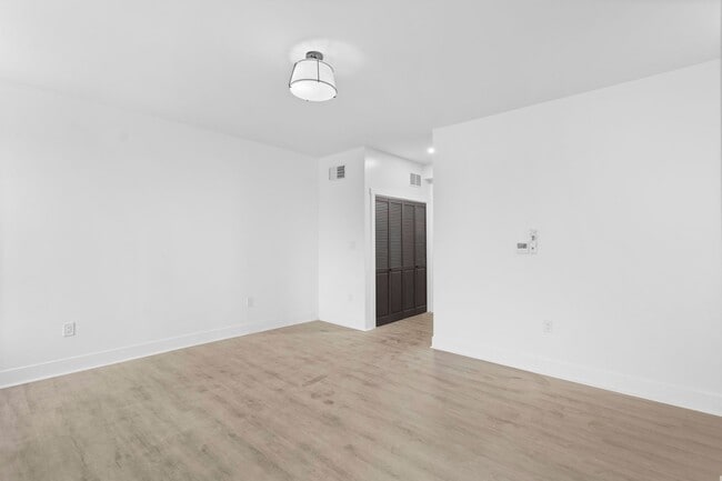 Building Photo - 2035 Forbes Ave