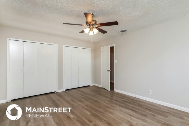 Building Photo - 5934 Lake Bank St