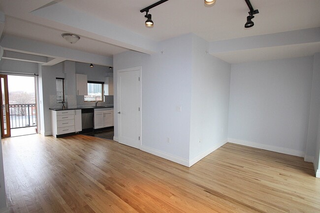 Building Photo - 338 Grove St