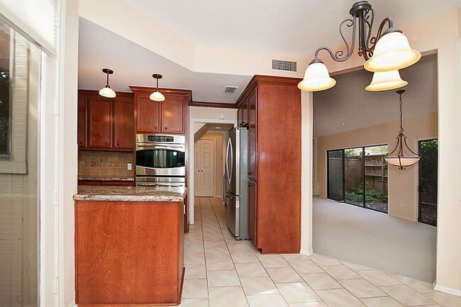 Building Photo - 201 Vanderpool Ln
