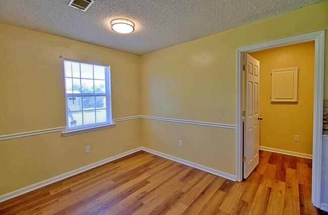 Building Photo - 205 Tempest Ln