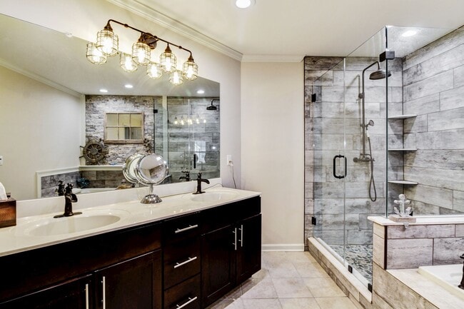 Building Photo - 4 Shadowlawn Dr