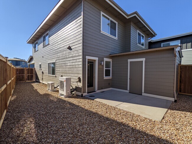 backyard and outdoor storage - 61536 SE Jennifer Ln