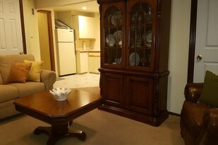 Building Photo - 8 Saber Ln