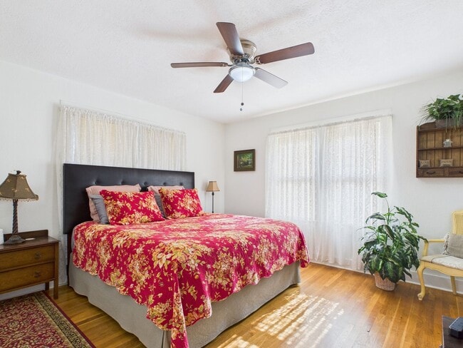 Building Photo - Quiet home in the central part of town