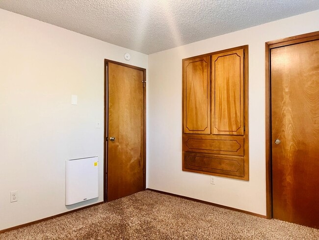 Building Photo - Eastside Olympia/ Must See! Available Now-2bd 1bath