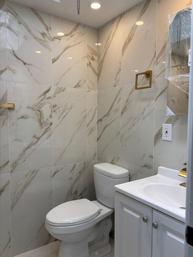 Building Photo - 12406 Dunks Ferry Rd