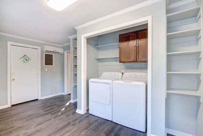 Building Photo - Single Family 2.5 bd, 1 ba close to Forsyth Park, Historic District