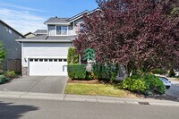 Building Photo - "Charming 4-Bed Kenmore Haven: Spacious 2,440 Sq Ft with 2.5 Baths!"