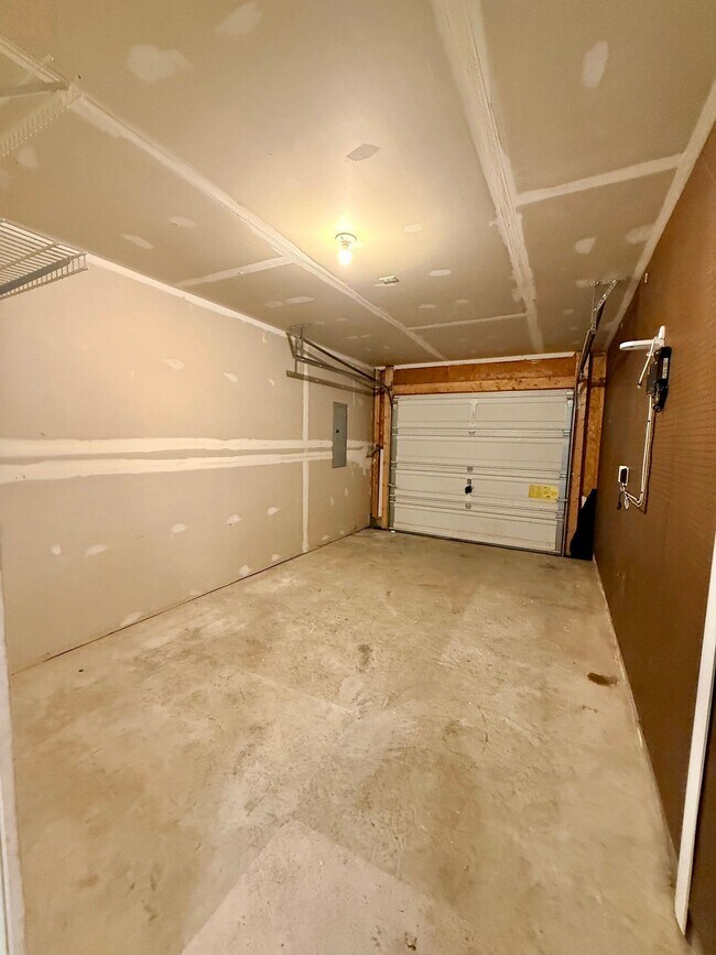 Building Photo - 152 Riders Way
