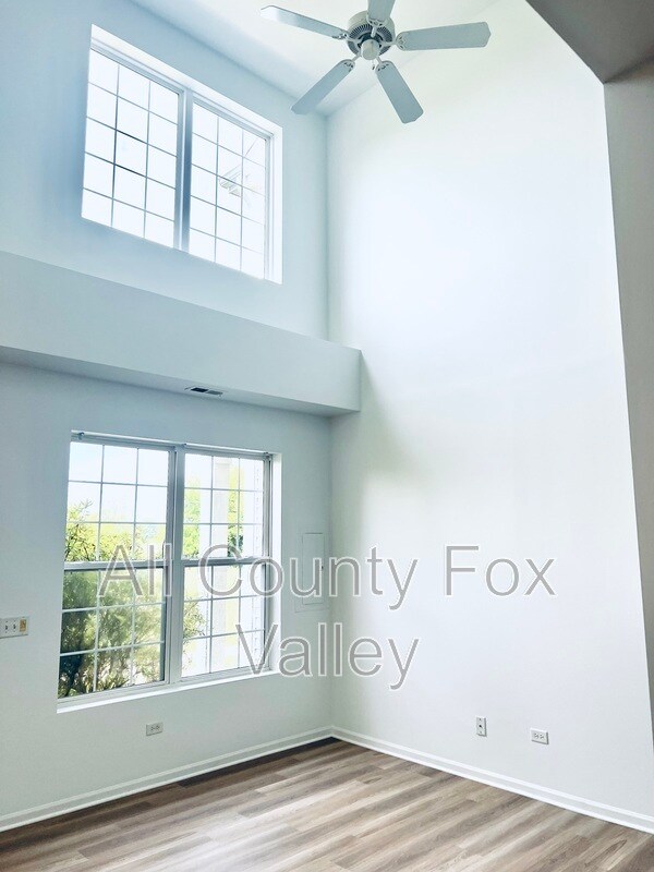Building Photo - 503 Lakeside Ct