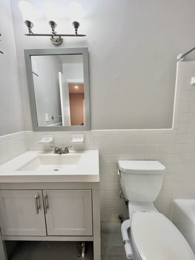 Building Photo - Beautiful and updated 4 BR 2.5 BA with garage and lovely yard!