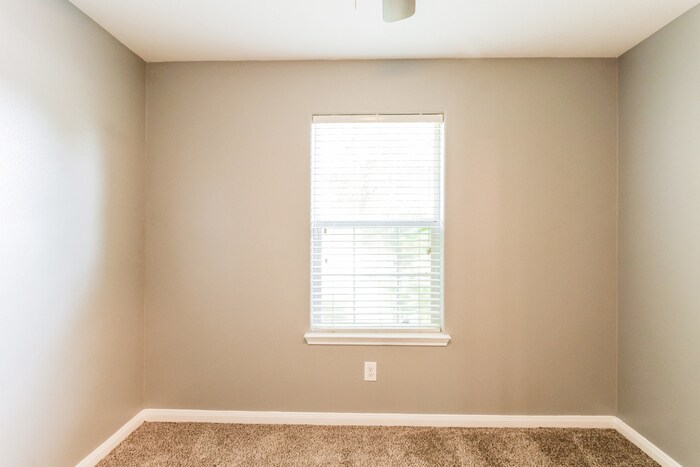 Building Photo - 2107 Golden Topaz Dr