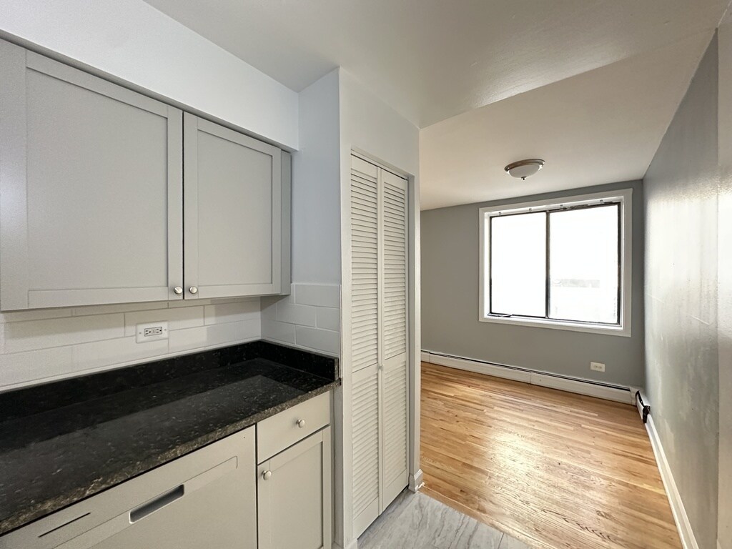 Building Photo - 1515 W Morse Ave