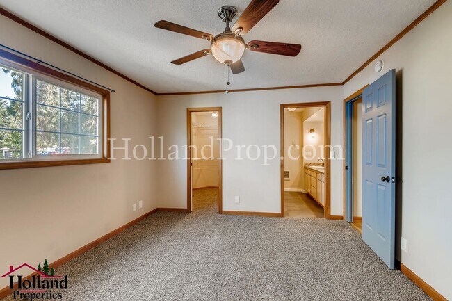 Building Photo - Espectacular Single Level 4 Bed Home in Hi...