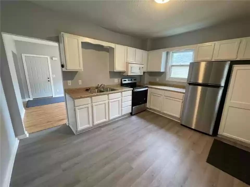 Kitchen 1 - 125 10th Ave SE