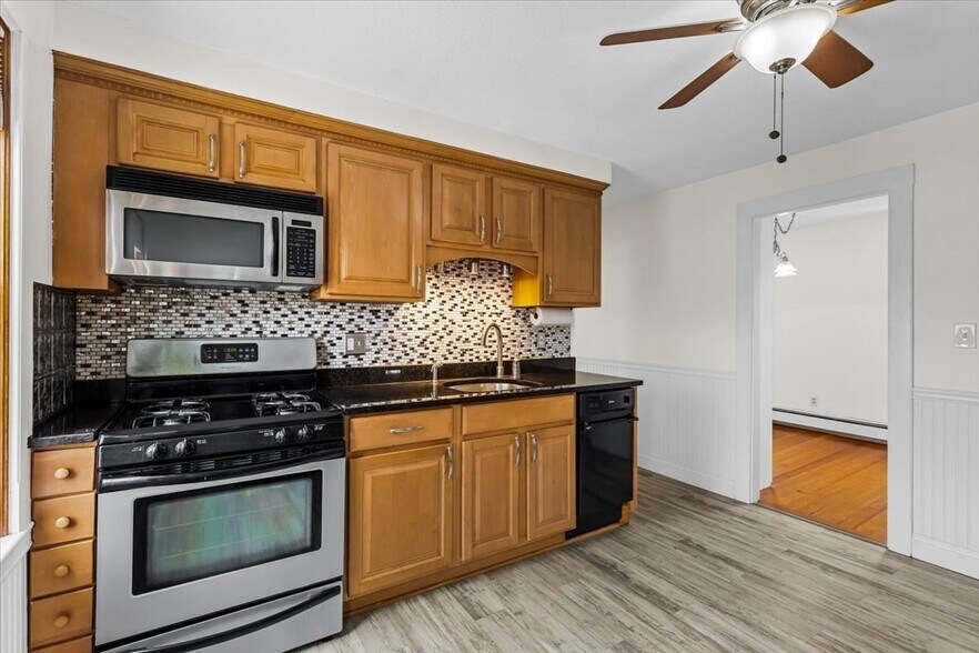 Building Photo - 15 Hillock St