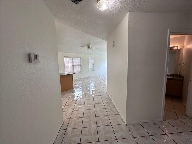 Building Photo - 10307 Logan Bridge Ln